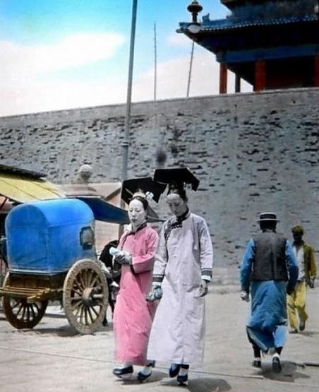 Çinli Kadınların Güzellik İçin Çektikleri Akıl Almaz Çile 2
