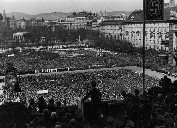 Almanya'da Adolf Hitler'in Özel Fotoğraf Albümü Yayımlandı 8