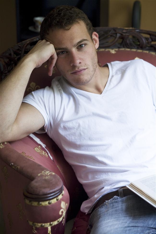 Kerem Bursin Hayranlığı İçin Sebepler 9