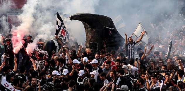 Vodafone Arena'ya Anne Eli Değmiş 10