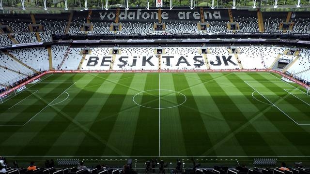 Vodafone Arena'ya Anne Eli Değmiş 9