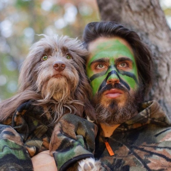 Köpeğiyle Kendini İkiz Gören Adam 21