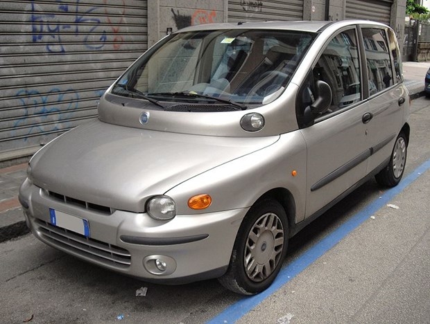 Geçmişten Bugüne En Kötü Otomobiller 35
