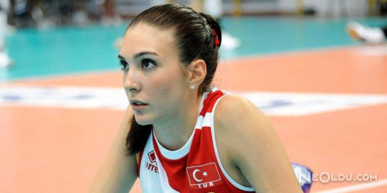 Naz Aydemir Kimdir