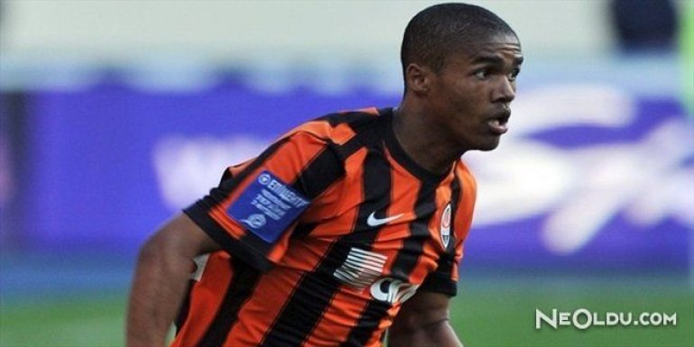 Douglas Costa Kimdir