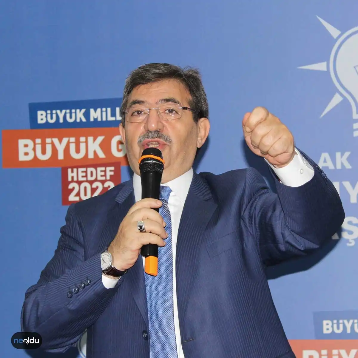 İdris Güllüce Kimdir?