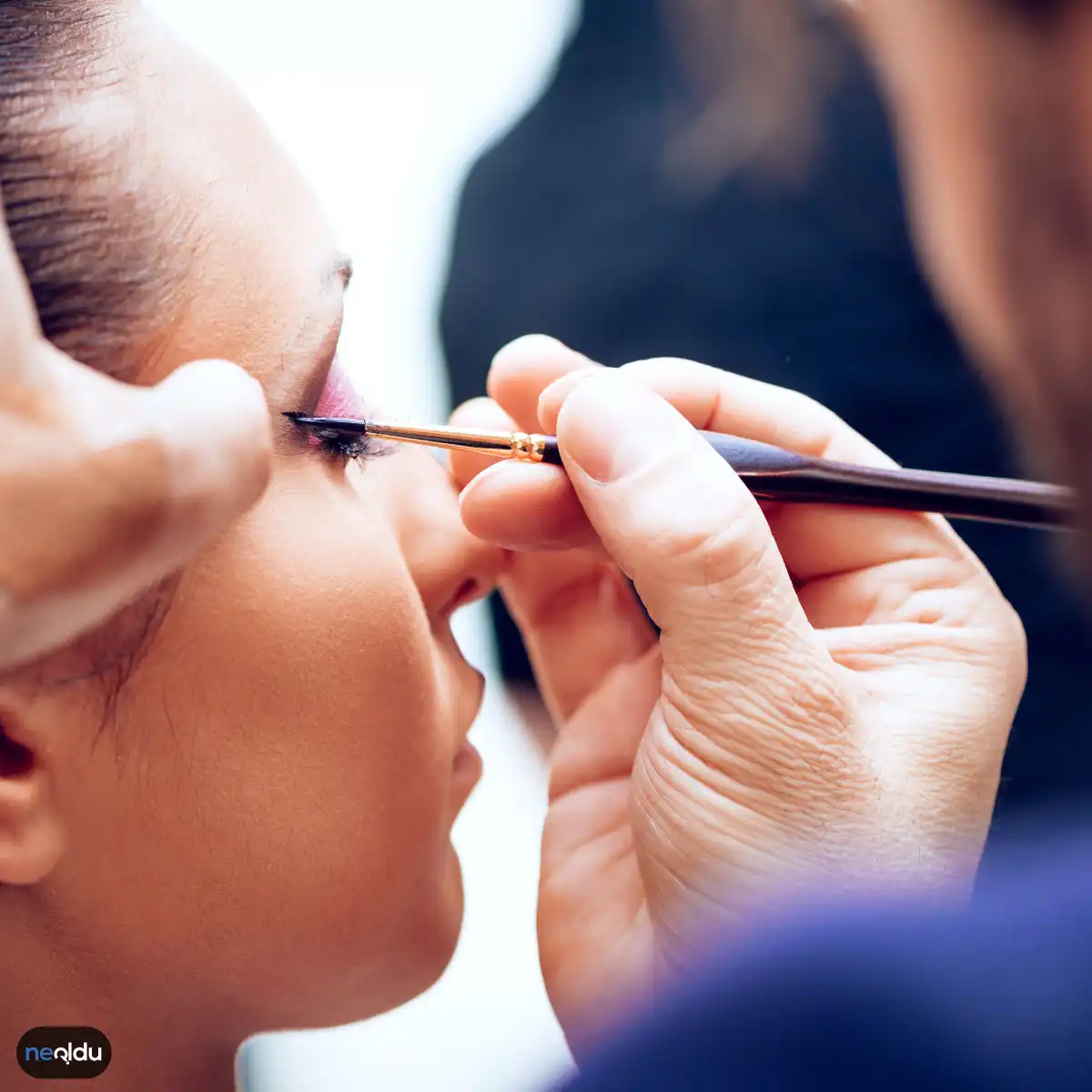 Eyeliner Nasıl Çekilir?