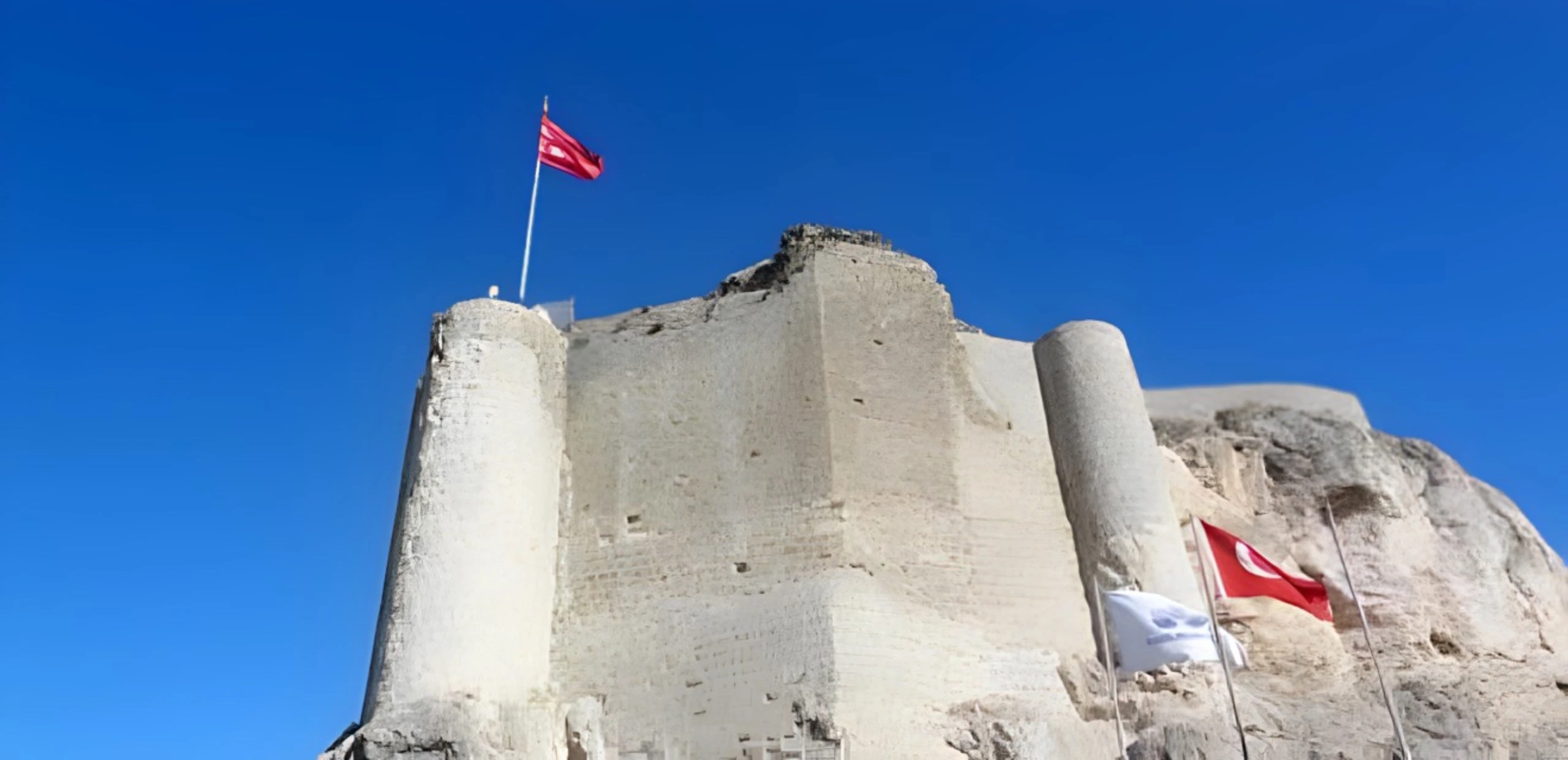 Süt Kalesi ve Taş Olan Kadın Efsanesi Nedir?