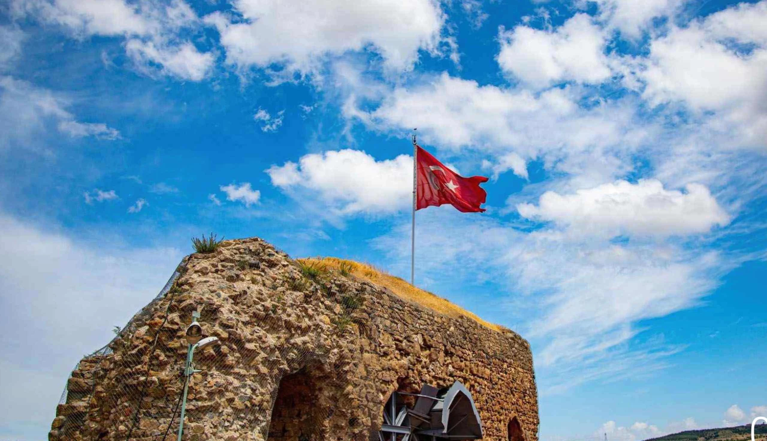 Süt Kalesi ve Taş Olan Kadın Efsanesi Nedir?