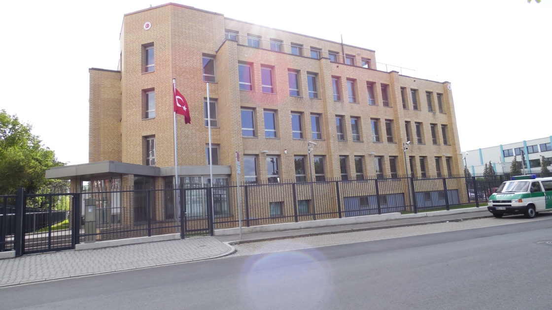 düsseldorf türk başkonsolosluğu