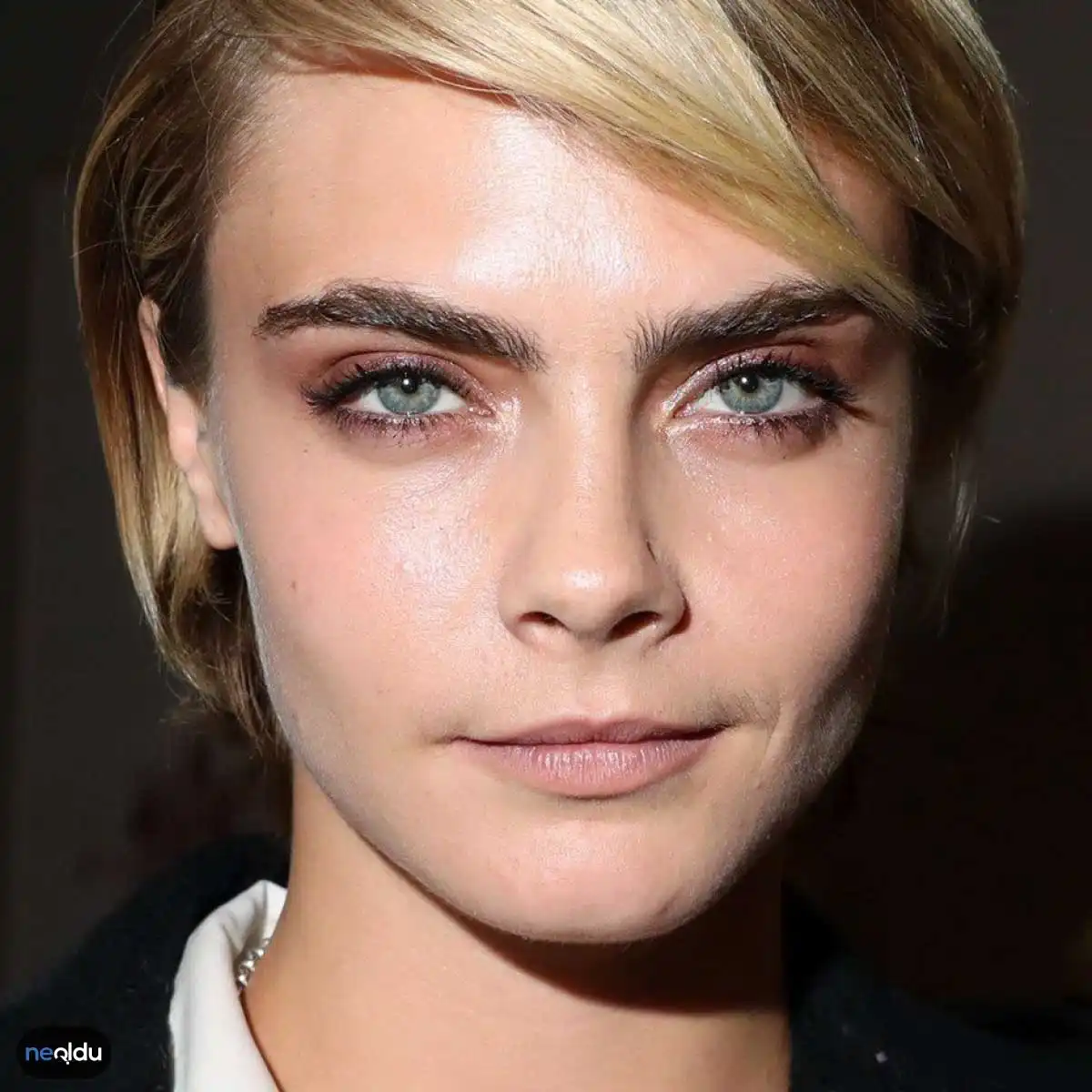 Cara Delevingne Makyajı