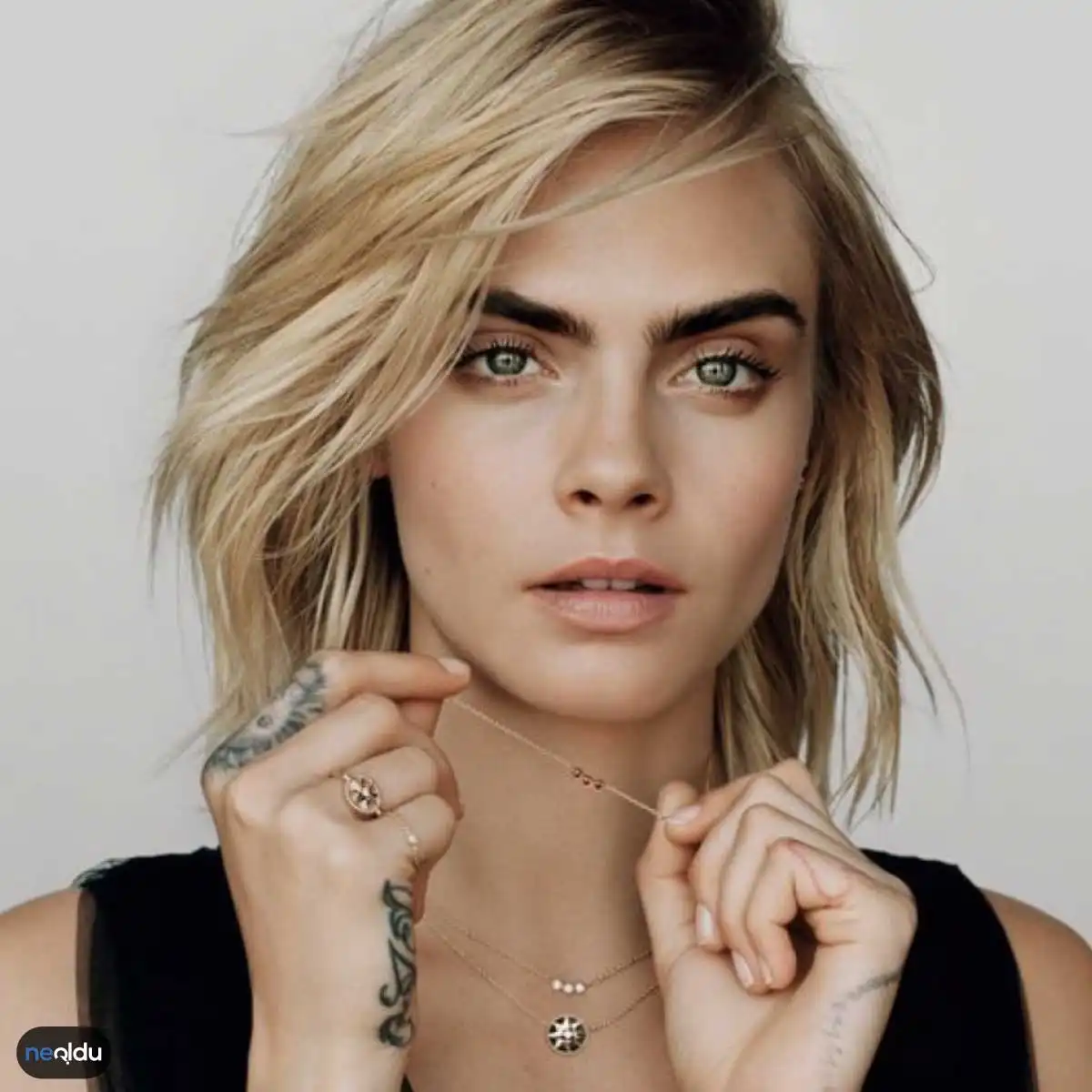 Cara Delevingne Makyajı