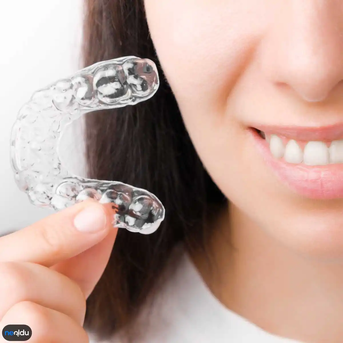 Şeffaf plak formunda invisalign diş teli