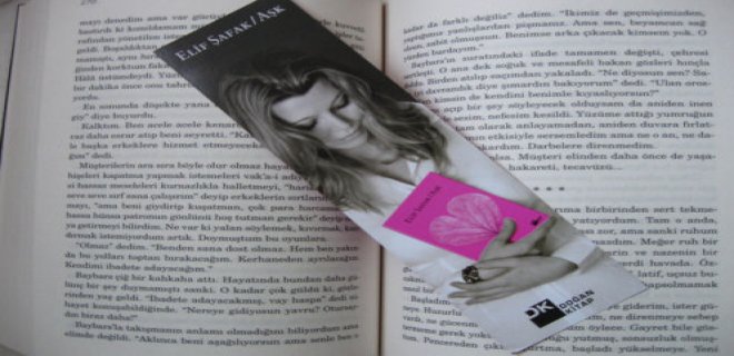 elif-safak.jpg