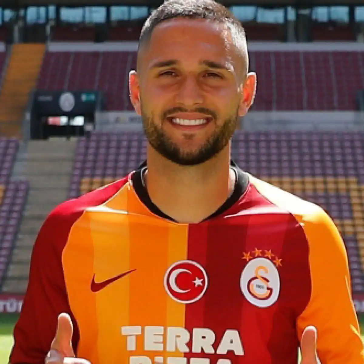 Emre Çolak Kimdir?