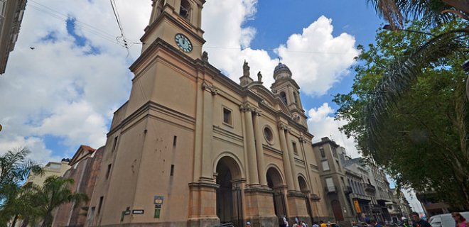 montevideo-metropolitan-katedrali.jpg