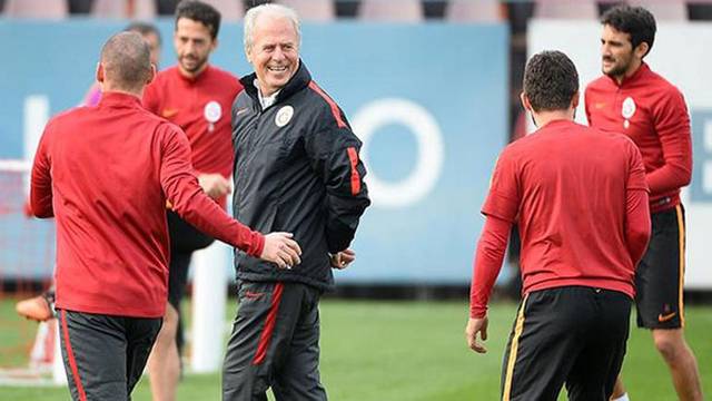 mustafa denizli galatarasay antremanı