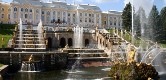 peterhof-sarayi.jpg