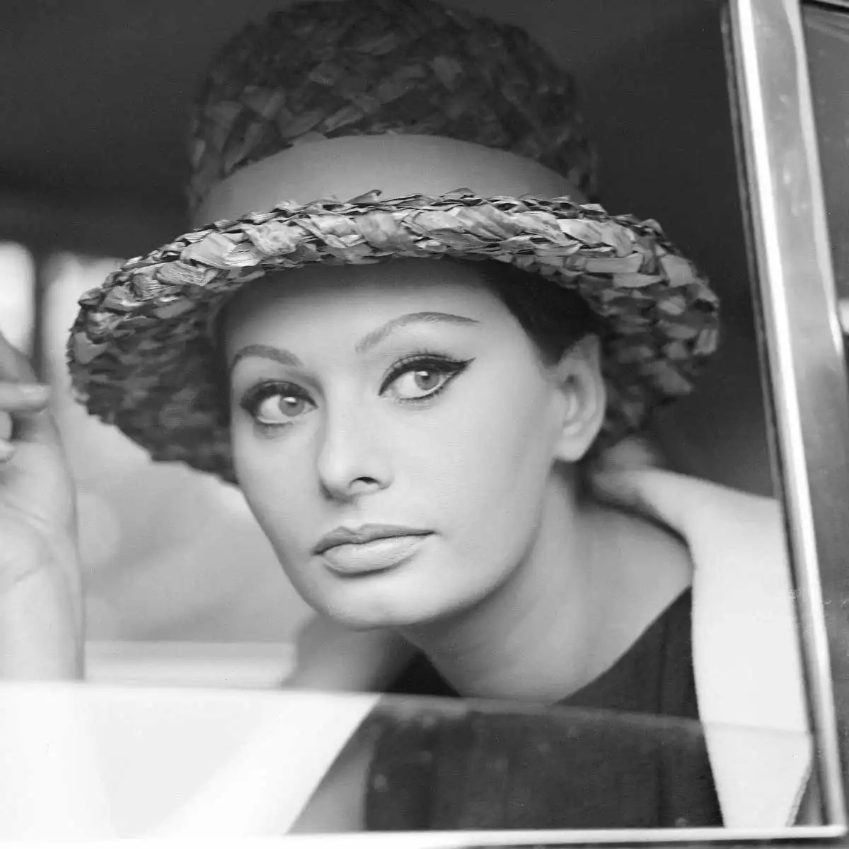 Sophia Loren Kedi Göz Makyajı